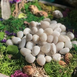 - 🔮1 Tumbled Quarz Crystal